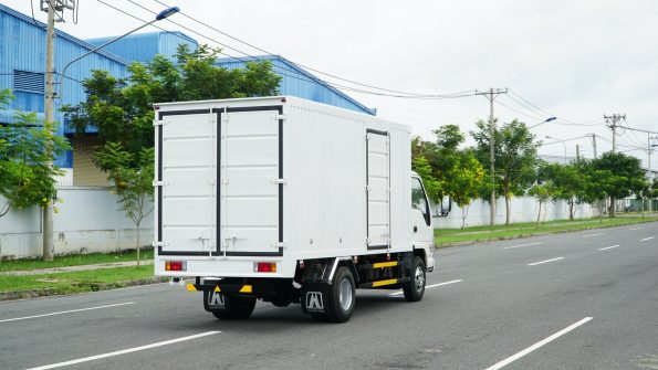 isuzu-da-nang-1tan9-nk490l-4m4-container