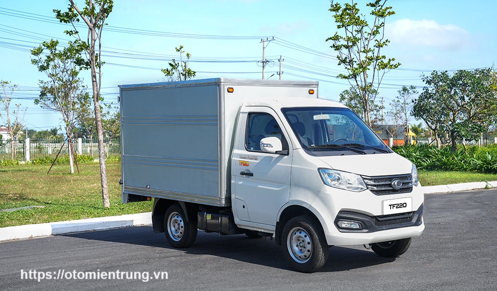 TOP XE TẢI DƯỚI 300 TRIỆU ĐÁNG MUA NHẤT NĂM 2025 6 Xe tải nhẹ Thaco TF220 là xe tải dưới 300 triêu được ưa chuộng