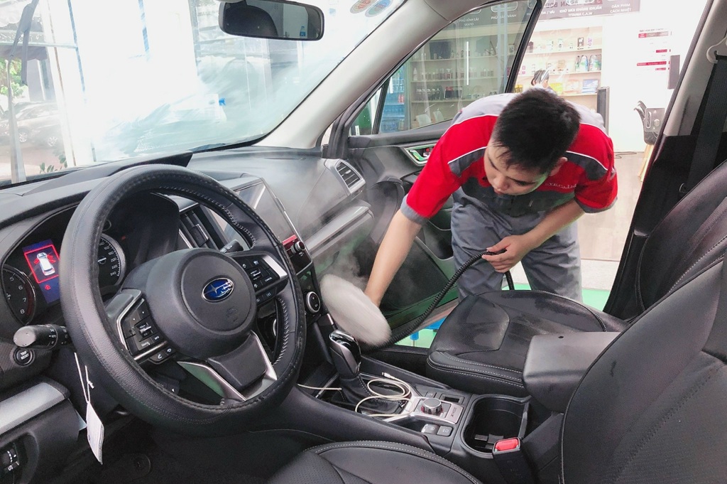 Cách Sử Dụng Xe Ô Tô Mới: 8 Bí Quyết Giúp Bạn Giữ Gìn Xe Bền Đẹp Lâu Dài 9 Cách sử dụng xe ô tô mới bền đẹp là vệ sinh xe thường xuyên